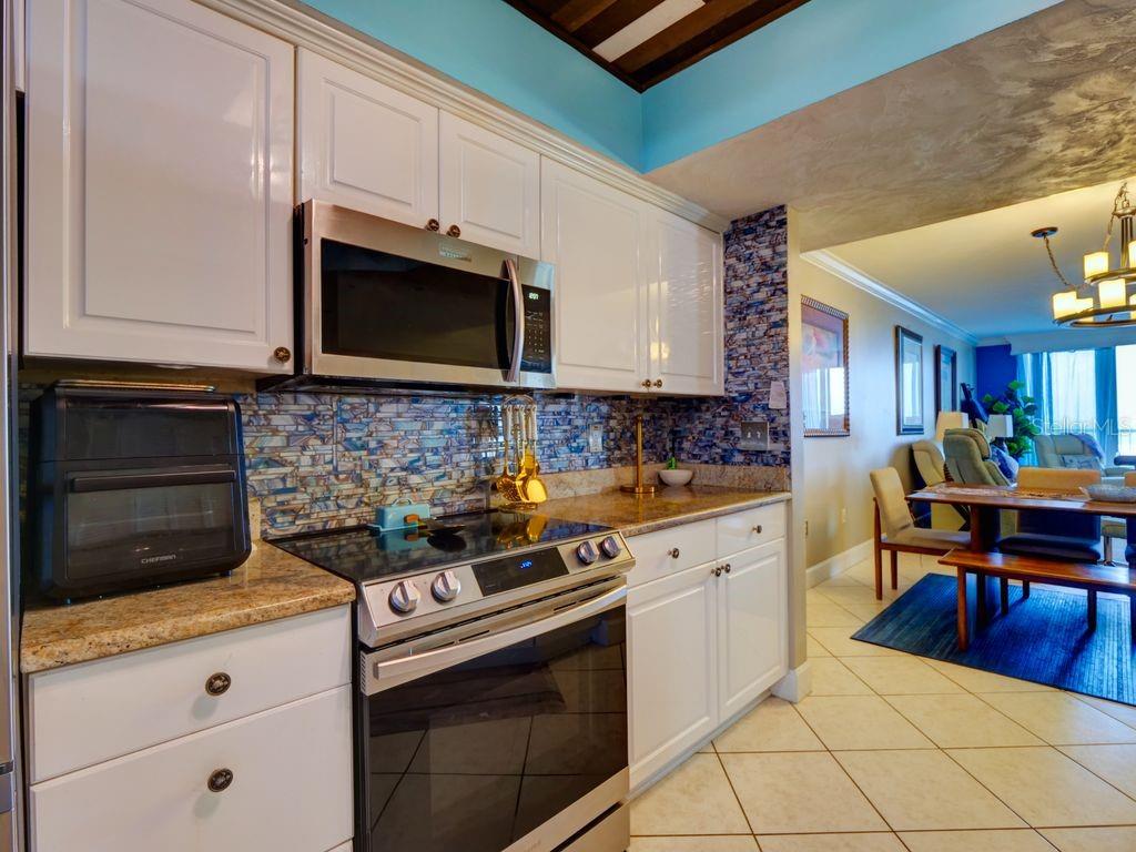 TOWERS GRANDE CONDO - Residential
