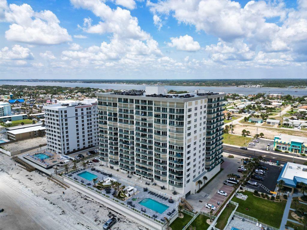 TOWERS GRANDE CONDO - Residential