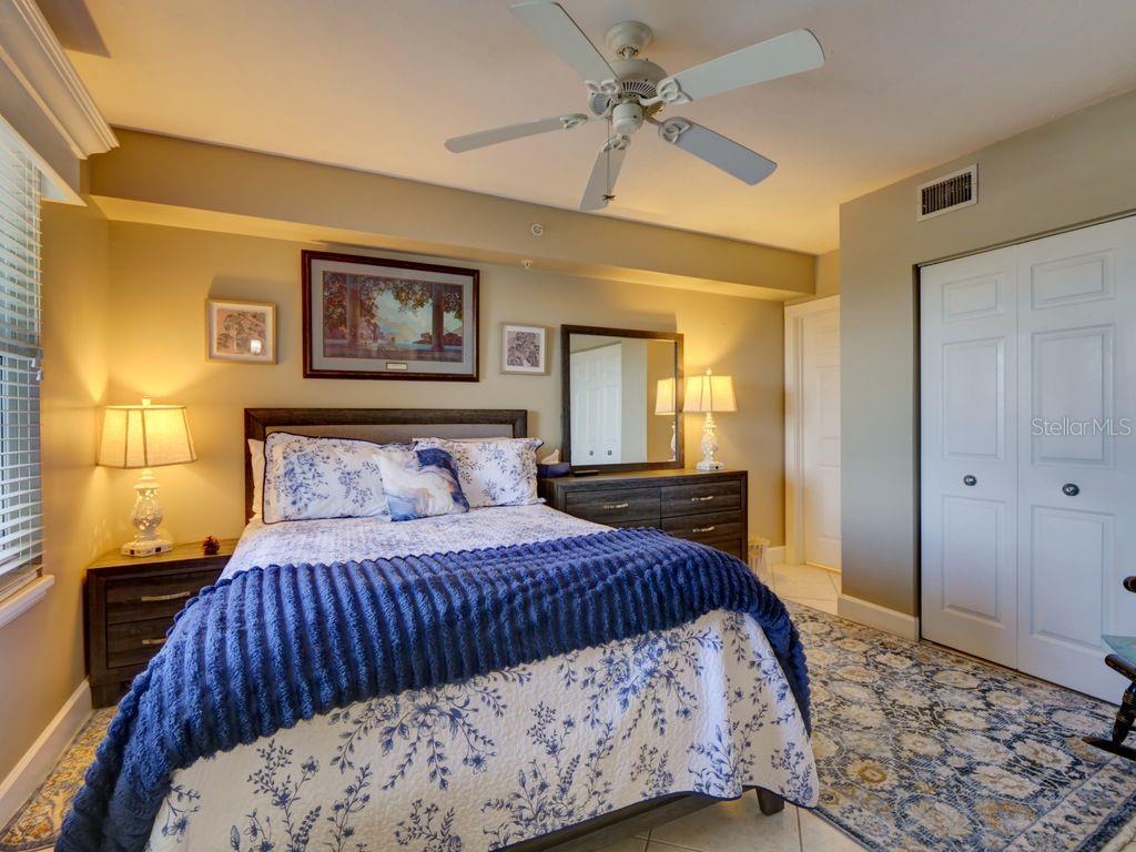 TOWERS GRANDE CONDO - Residential