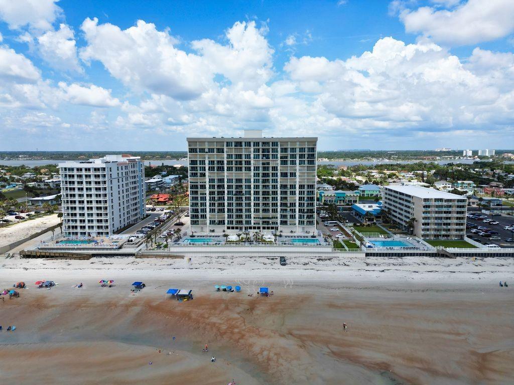 TOWERS GRANDE CONDO - Residential