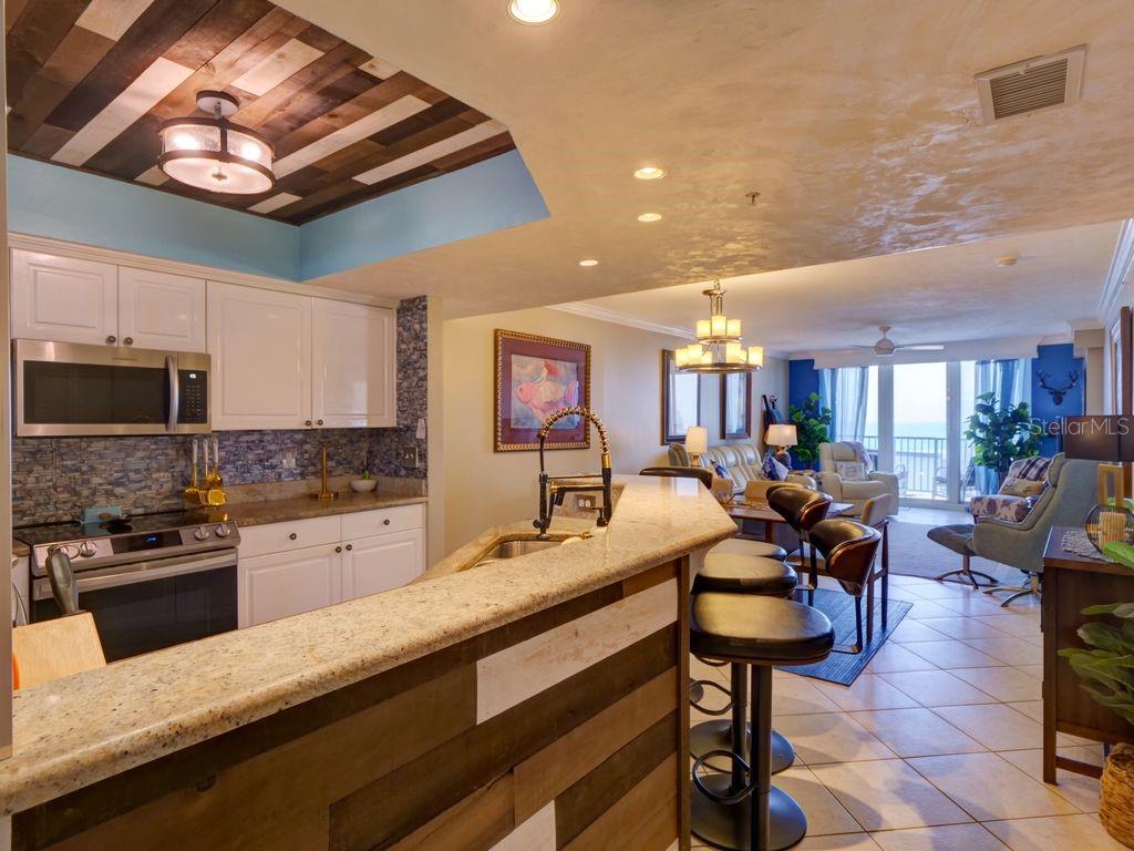 TOWERS GRANDE CONDO - Residential