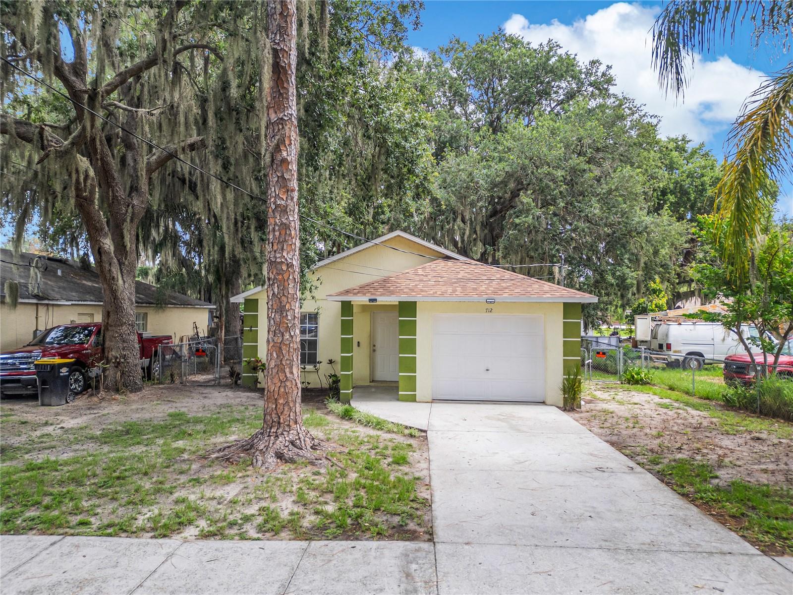 Exceptional opportunity! This charming 3-bedroom, 2-bathroom home features an open-concept layout designed for comfortable living and effortless entertaining. Offering 1,094 square feet of living space, this property is ideal for both homeowners and investors seeking value, convenience, and potential. One of the home’s standout features is its oversized backyard, providing endless possibilities for outdoor entertaining, gardening, pets, or future improvements. Best of all, NO HOA, giving you more freedom and fewer monthly expenses.
Its location is convenient, with easy access to shops, restaurants, supermarkets, parks, nearby lakes, and major roadways that quickly connect you to the most important areas of the city. Whether you’re looking for a primary residence, a vacation home, or an investment property, this home offers comfort, flexibility, and an excellent location. Schedule your private showing today.