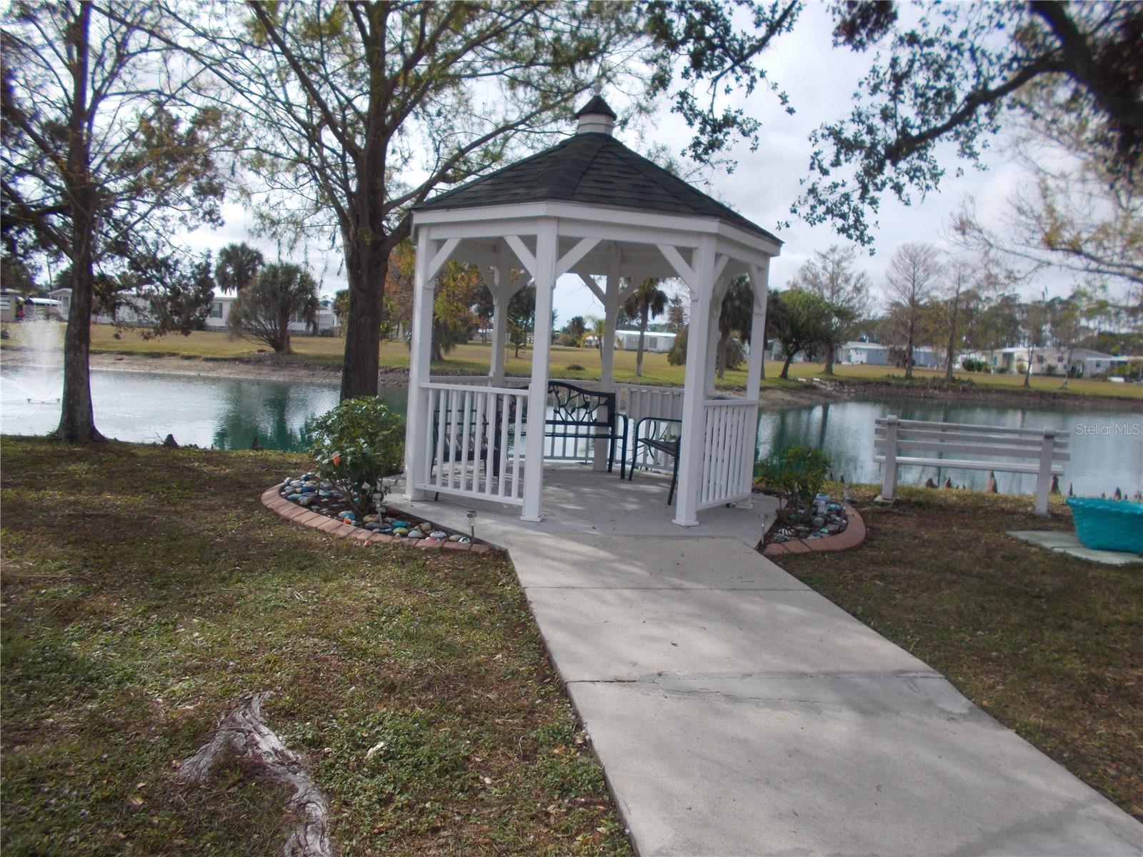 HOLIDAY PARK - Land