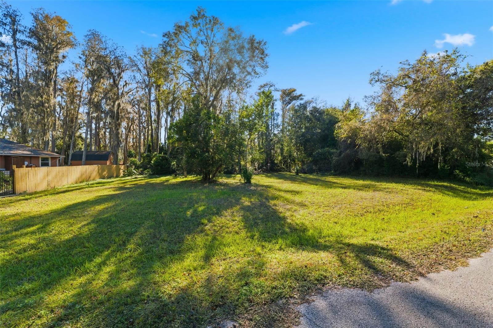 MOON LAKE ESTATES - Land