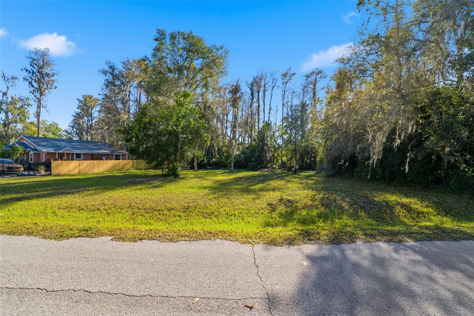 MOON LAKE ESTATES - Land