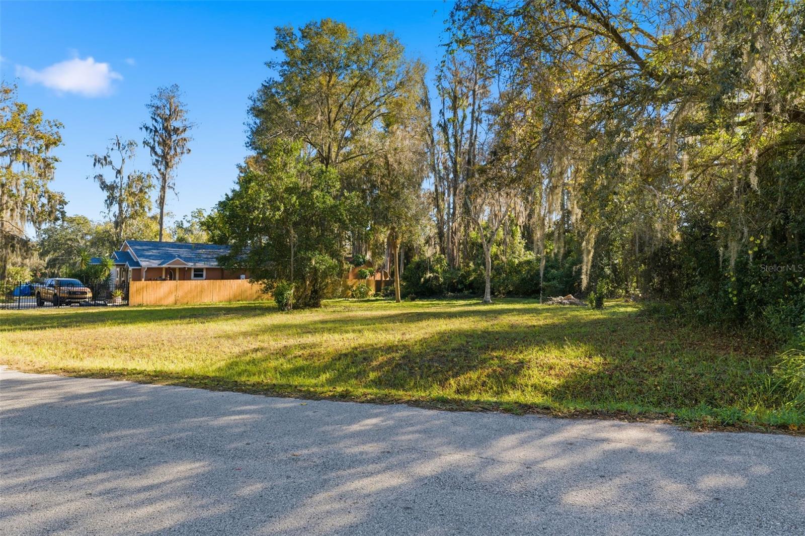 MOON LAKE ESTATES - Land