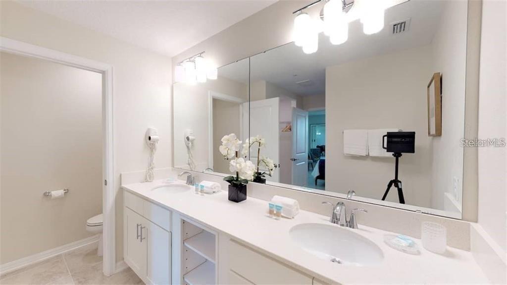 THE TERRACES AT STOREY LAKE CONDO 2 PH 5 - Residential