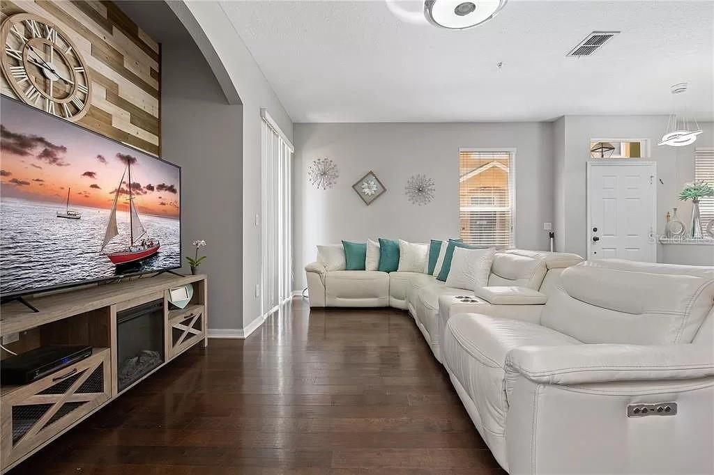 MAGNOLIA CLUB - Residential Lease