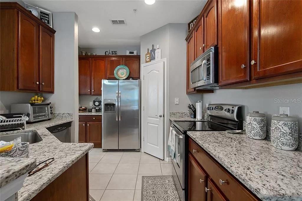 MAGNOLIA CLUB - Residential Lease