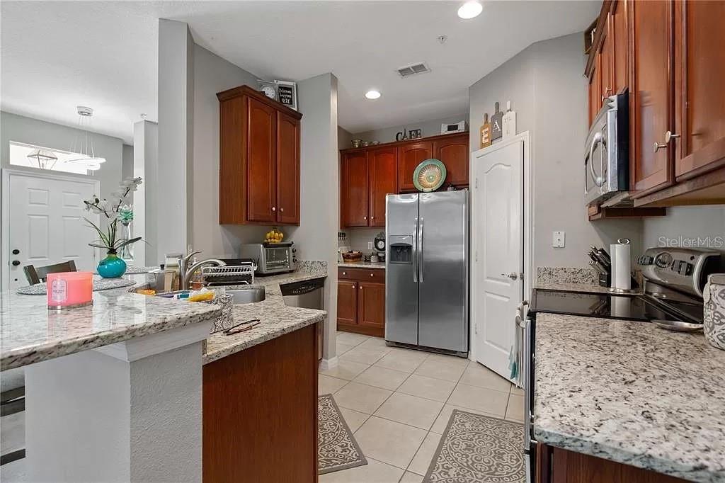 MAGNOLIA CLUB - Residential Lease