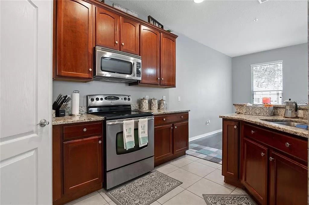 MAGNOLIA CLUB - Residential Lease