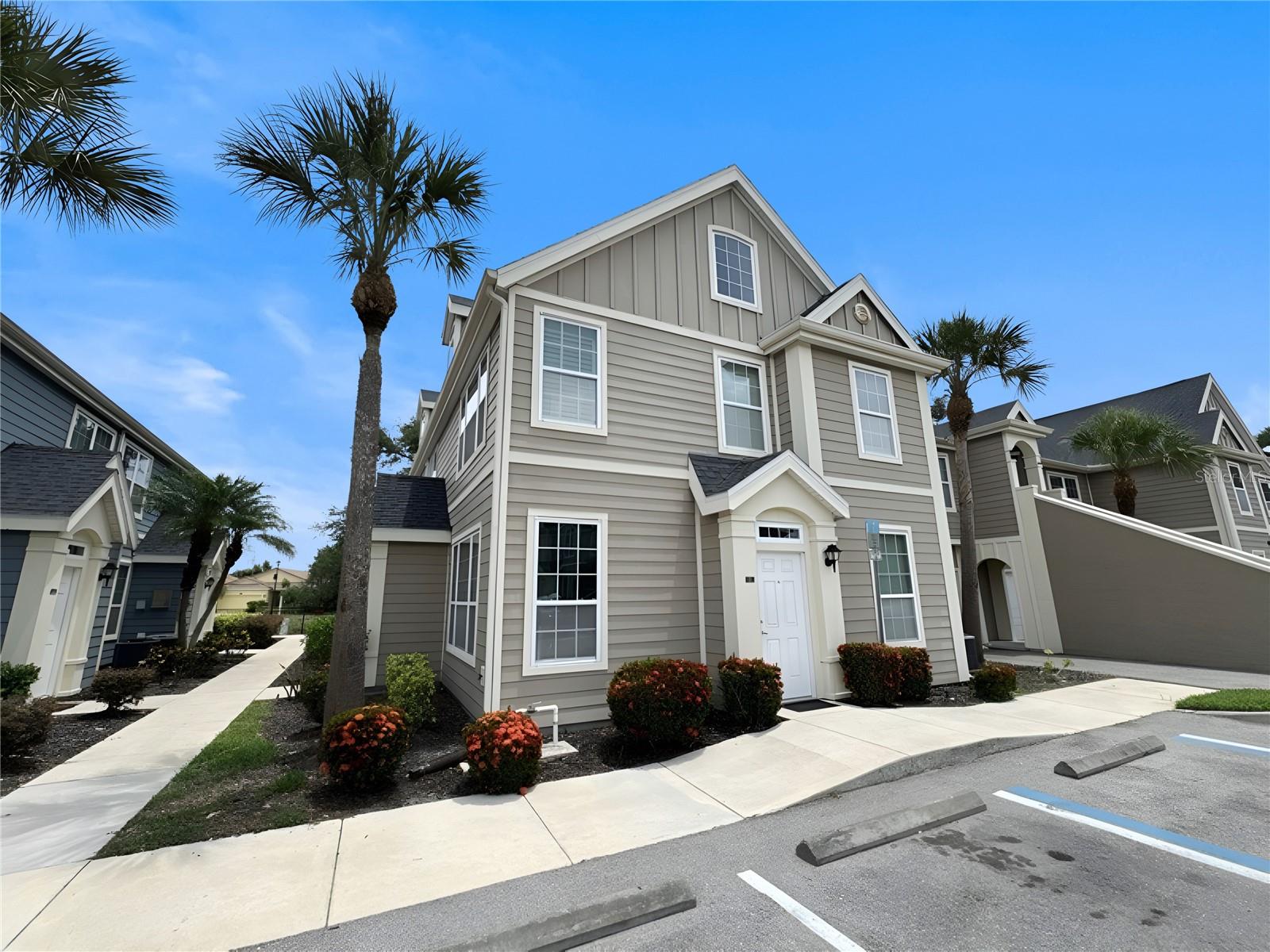 ADMIRALS WALK - Residential