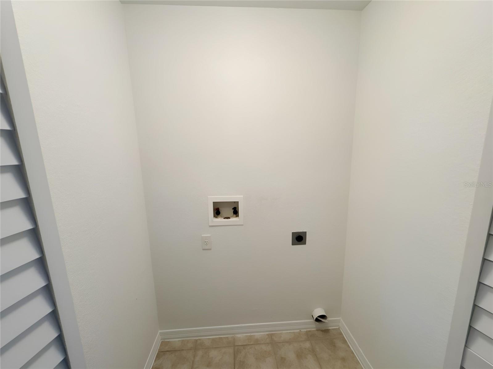 ADMIRALS WALK - Residential