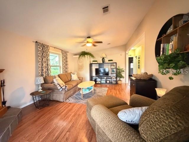 LADY LAKE ORANGE BLOSSOM GARDENS UNIT 14 - Residential Lease