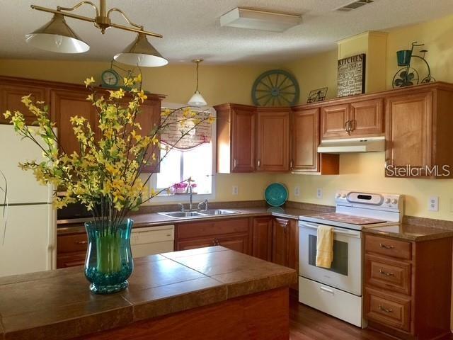 LADY LAKE ORANGE BLOSSOM GARDENS UNIT 14 - Residential Lease
