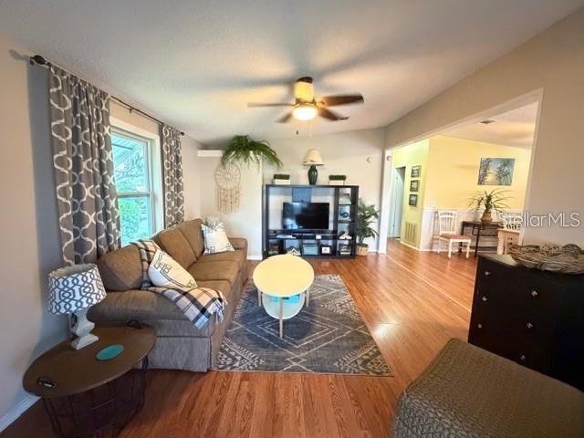 LADY LAKE ORANGE BLOSSOM GARDENS UNIT 14 - Residential Lease