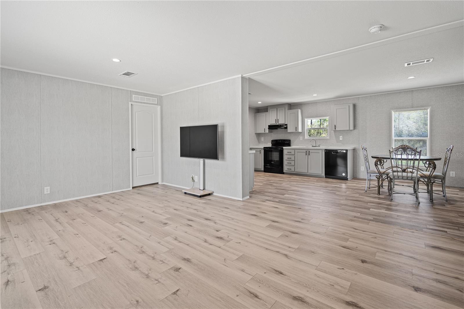 UNIVERSITY ESTATES - Residential