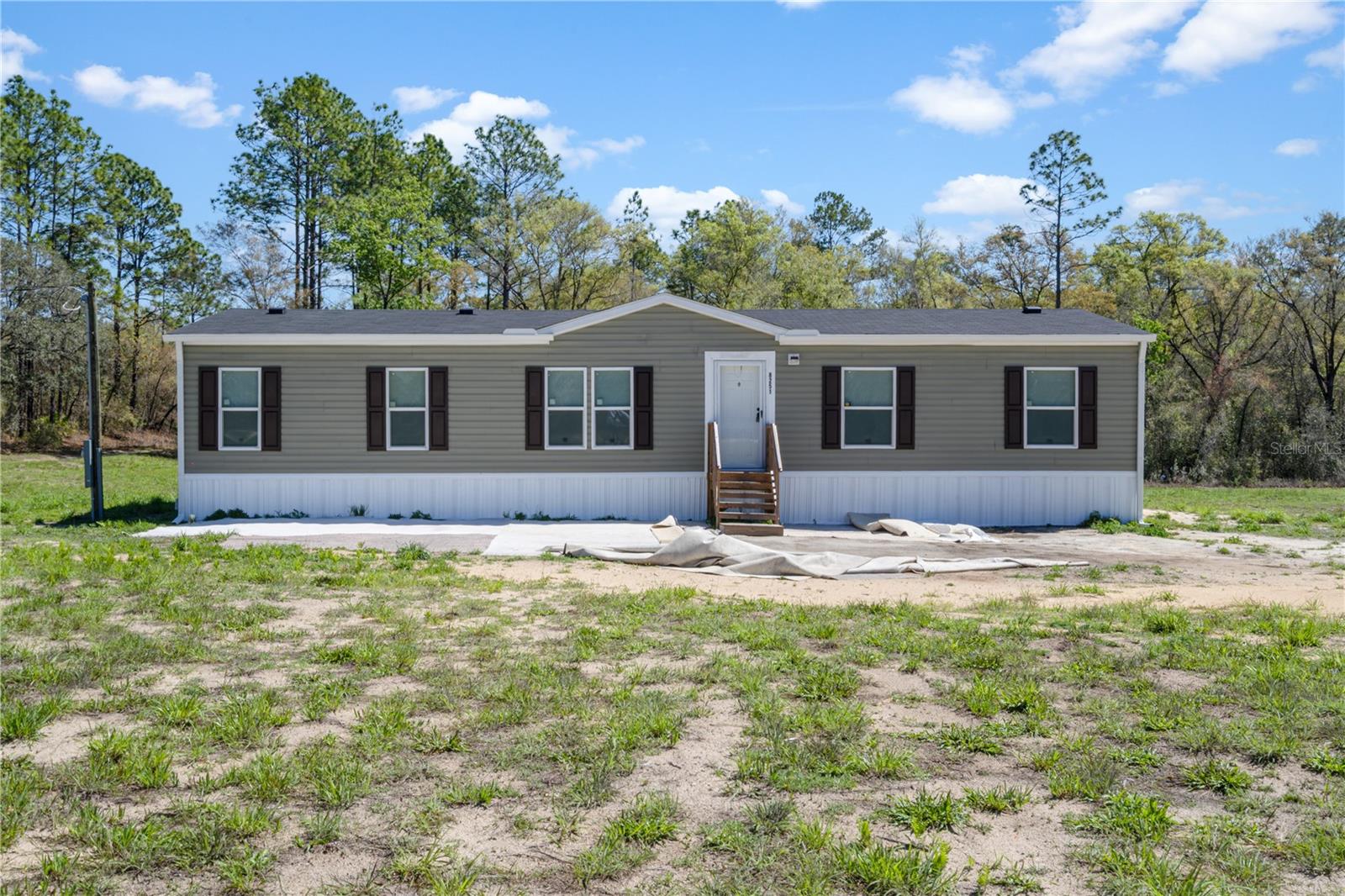 100% financing available!! Spacious 4 bedroom, 2 bath doublewide manufactured home with modern finishes, situated on 1.25 acres. This home has been lightly occupied and offers an open layout, generous living areas, and a functional split bedroom floor plan. The property provides plenty of room for horses, goats, and chickens, along with space for outdoor activities, vehicles, or equipment. Enjoy the added benefit of no HOA. Conveniently located with an easy commute to Gainesville and Ocala. Call today to schedule your private showing!
