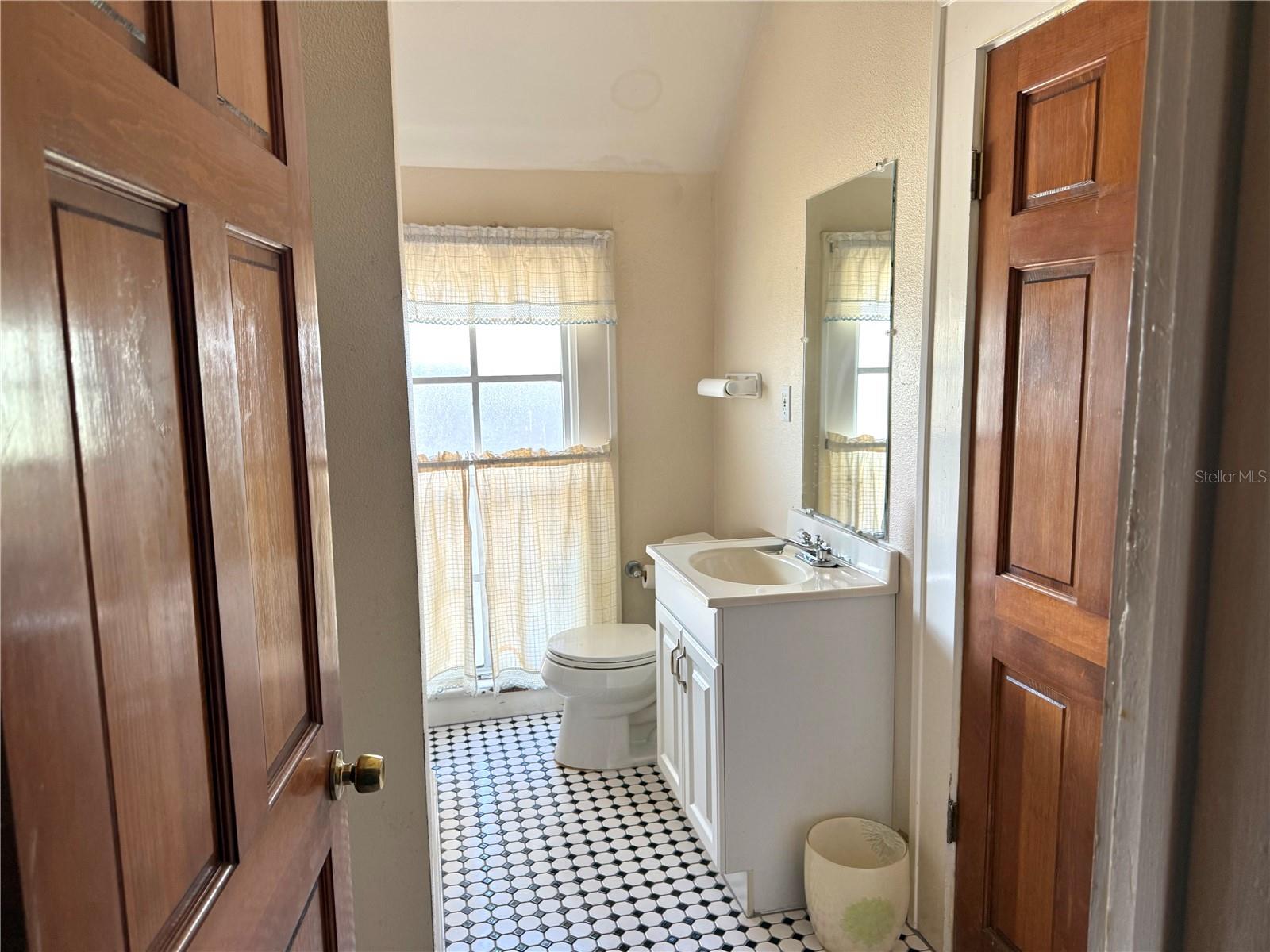 WASHINGTONS - Commercial Sale