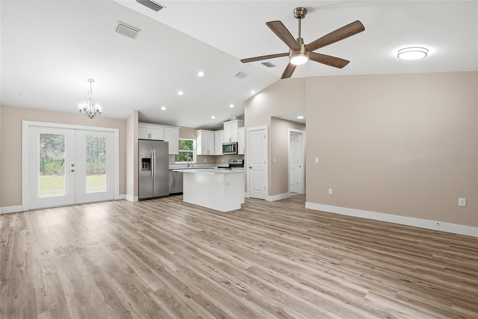 ROYAL HIGHLANDS - Residential