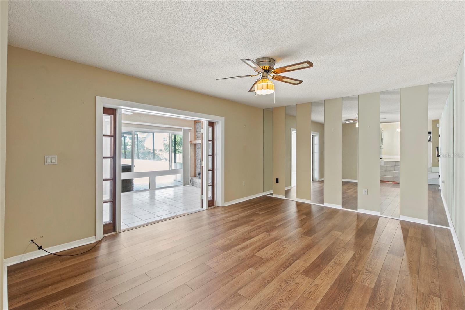 ROYAL GLEN - Residential