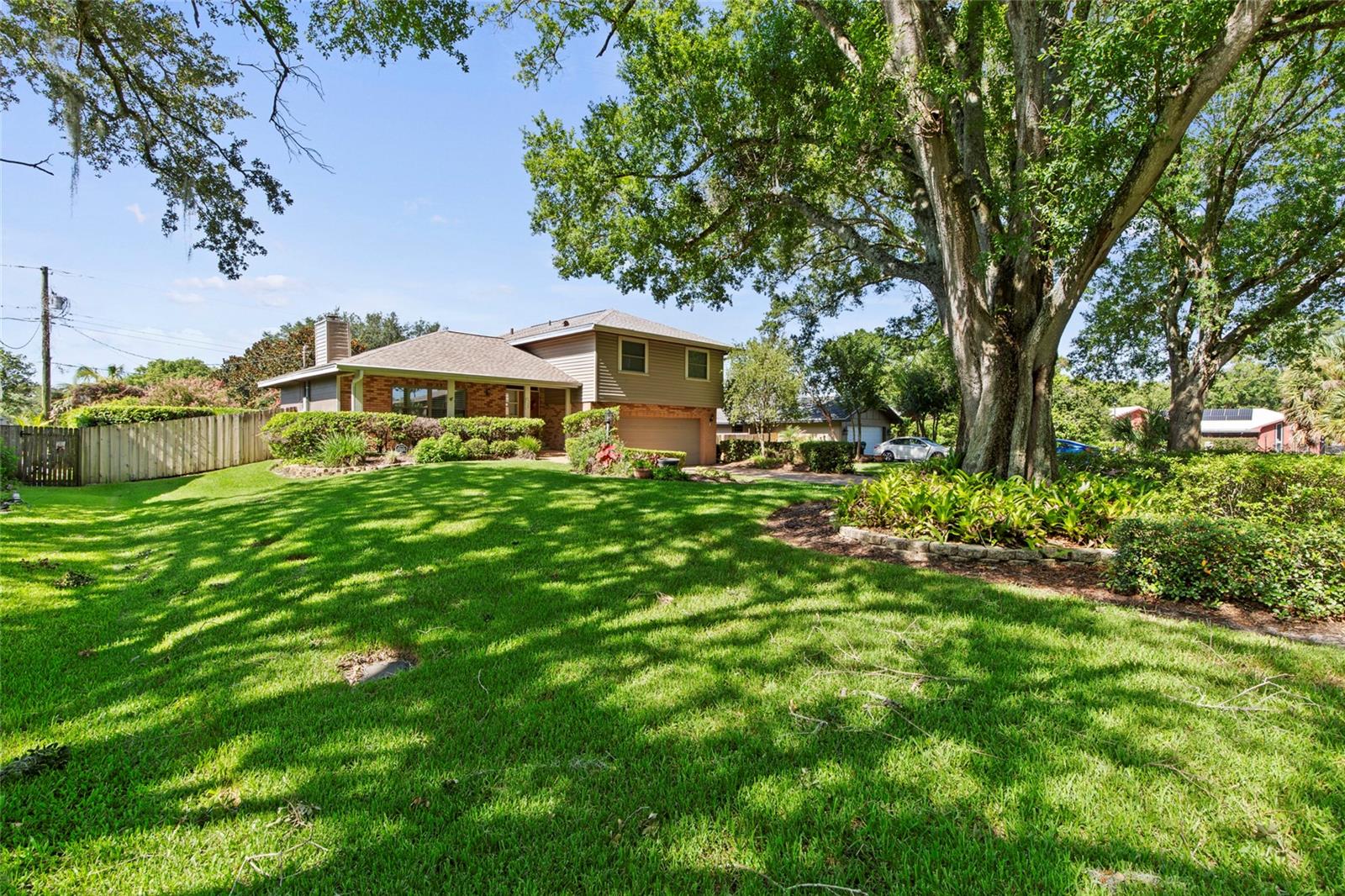 ROYAL GLEN - Residential