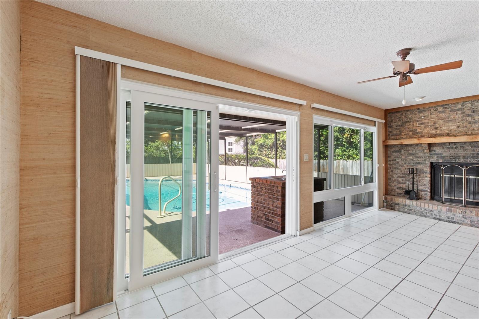 ROYAL GLEN - Residential