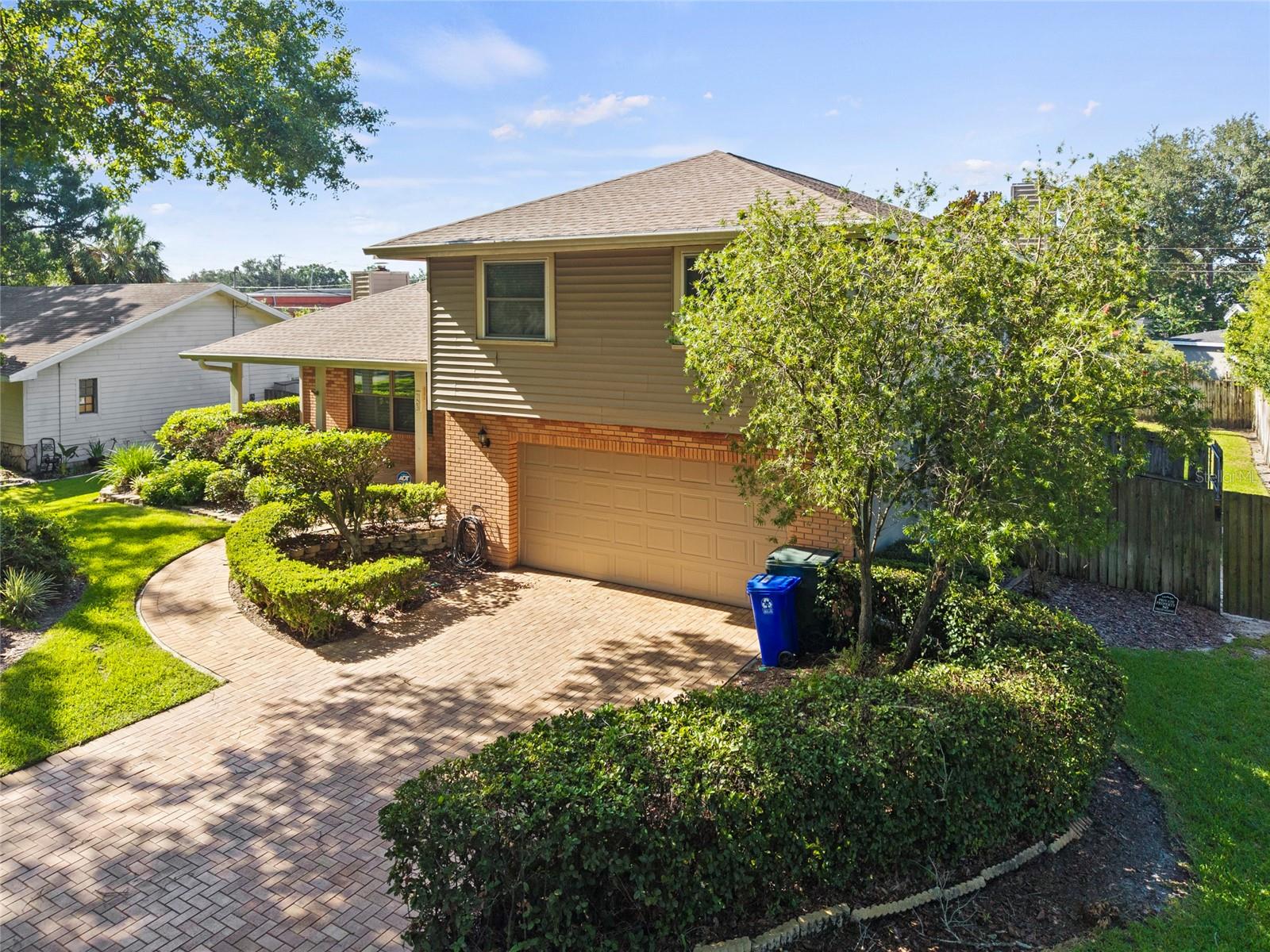 ROYAL GLEN - Residential