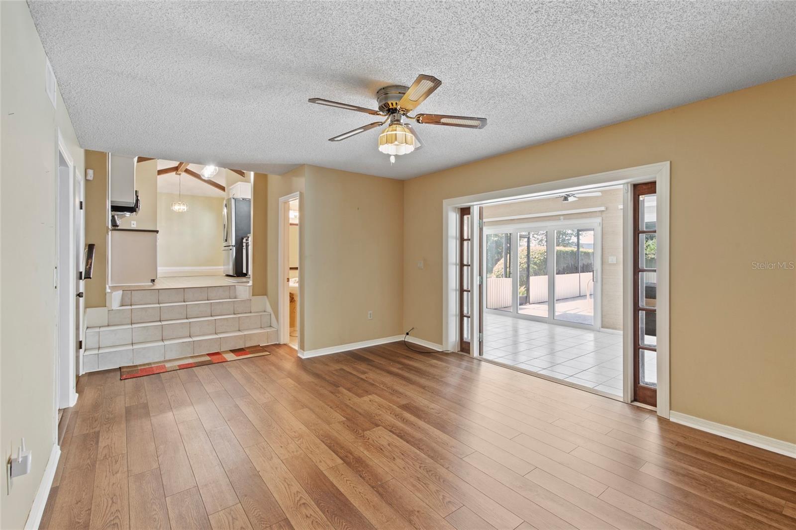 ROYAL GLEN - Residential
