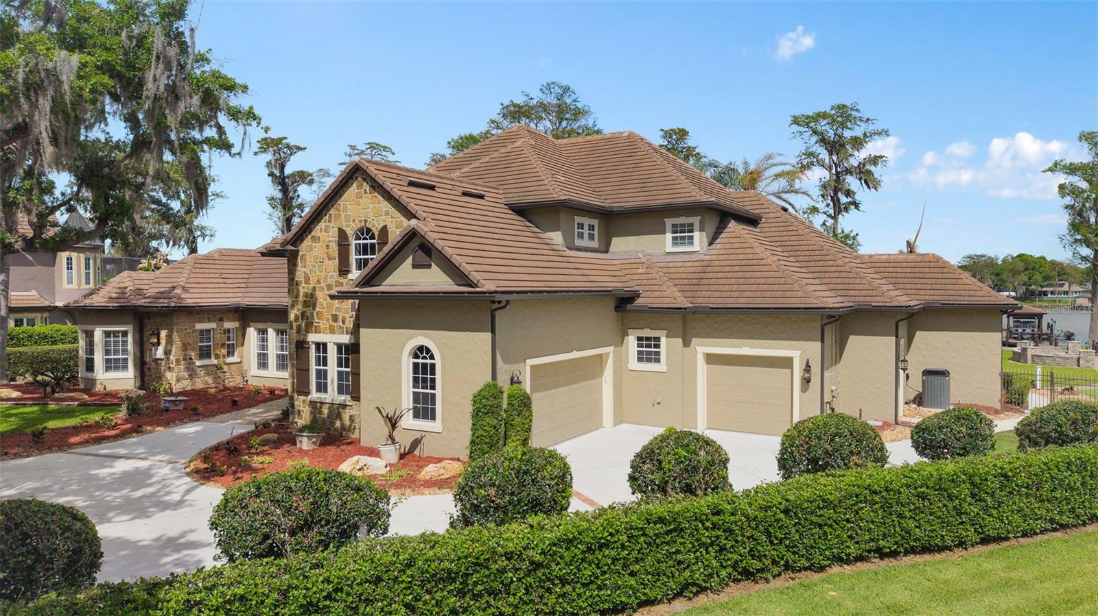 CRANES POINT - Residential