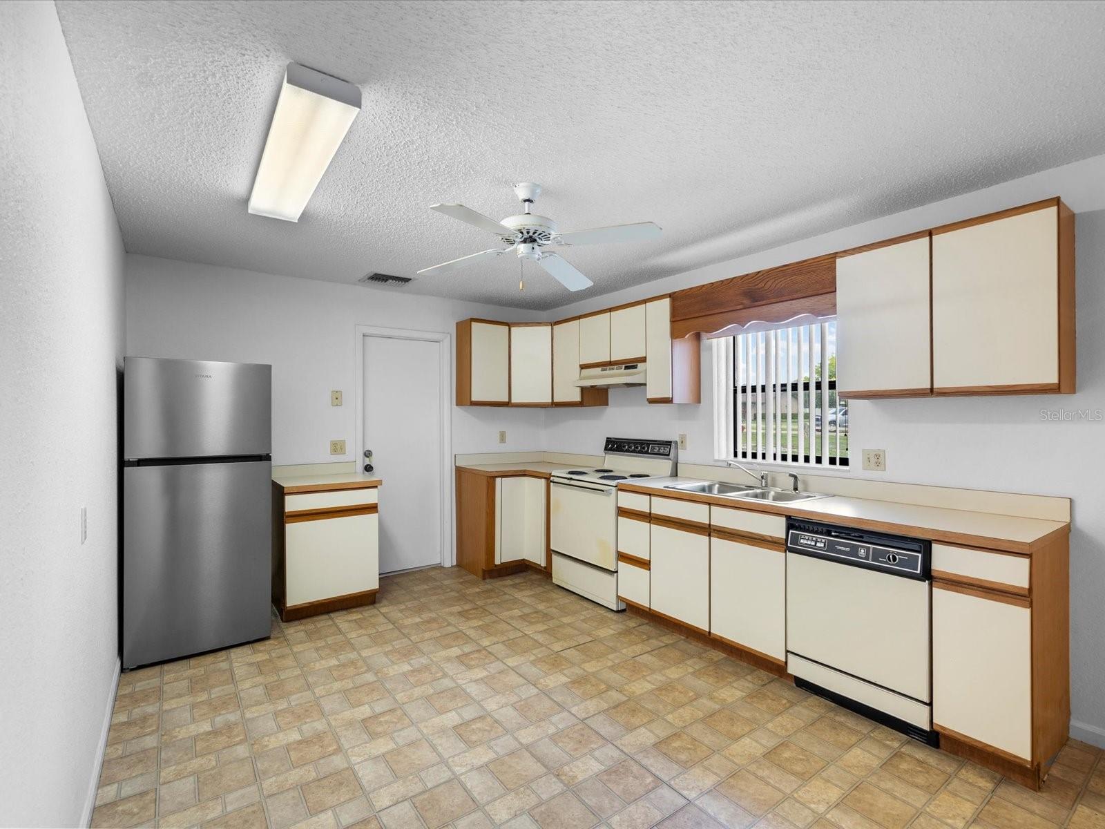 HIDDEN LAKE ESTATES - Residential
