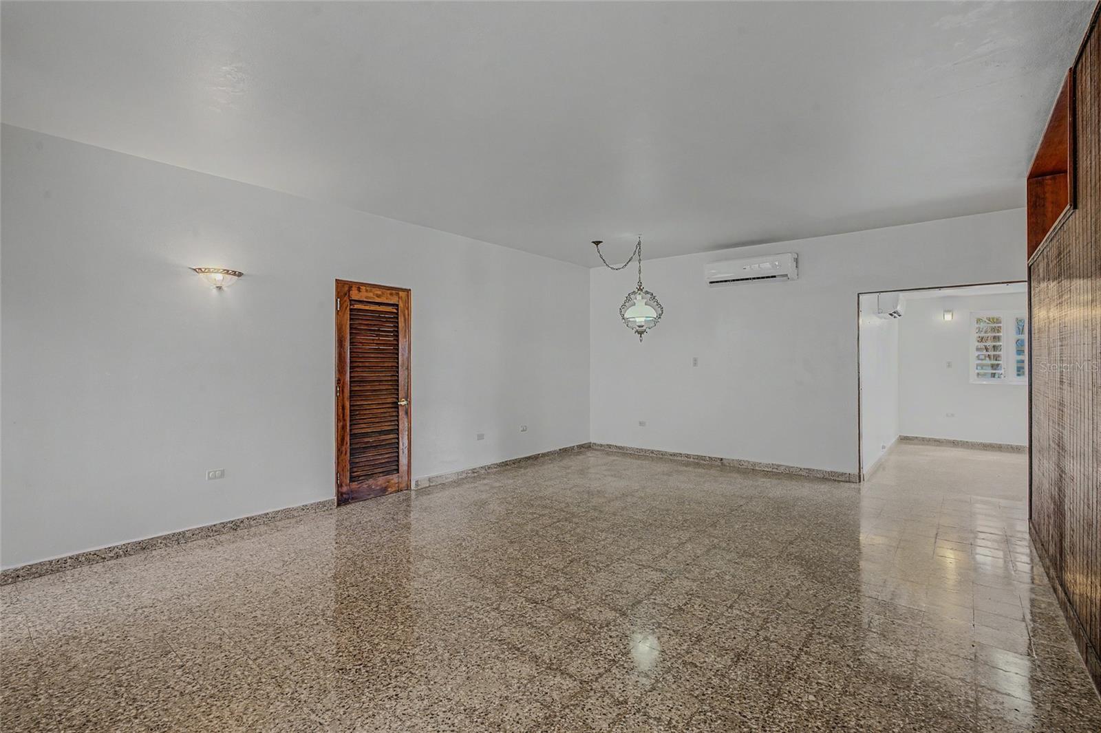URB UNIVERSITY GARDENS - Residential