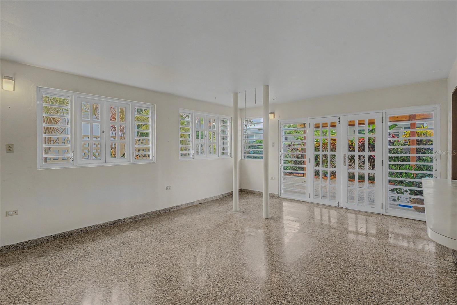 URB UNIVERSITY GARDENS - Residential