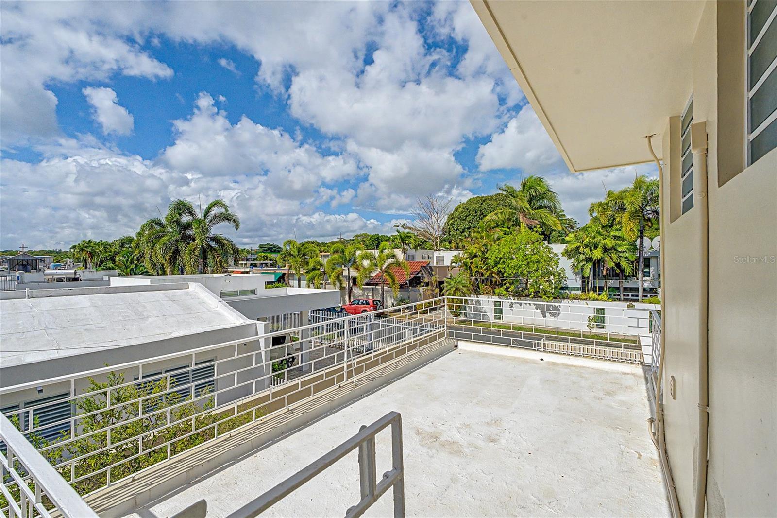 URB UNIVERSITY GARDENS - Residential
