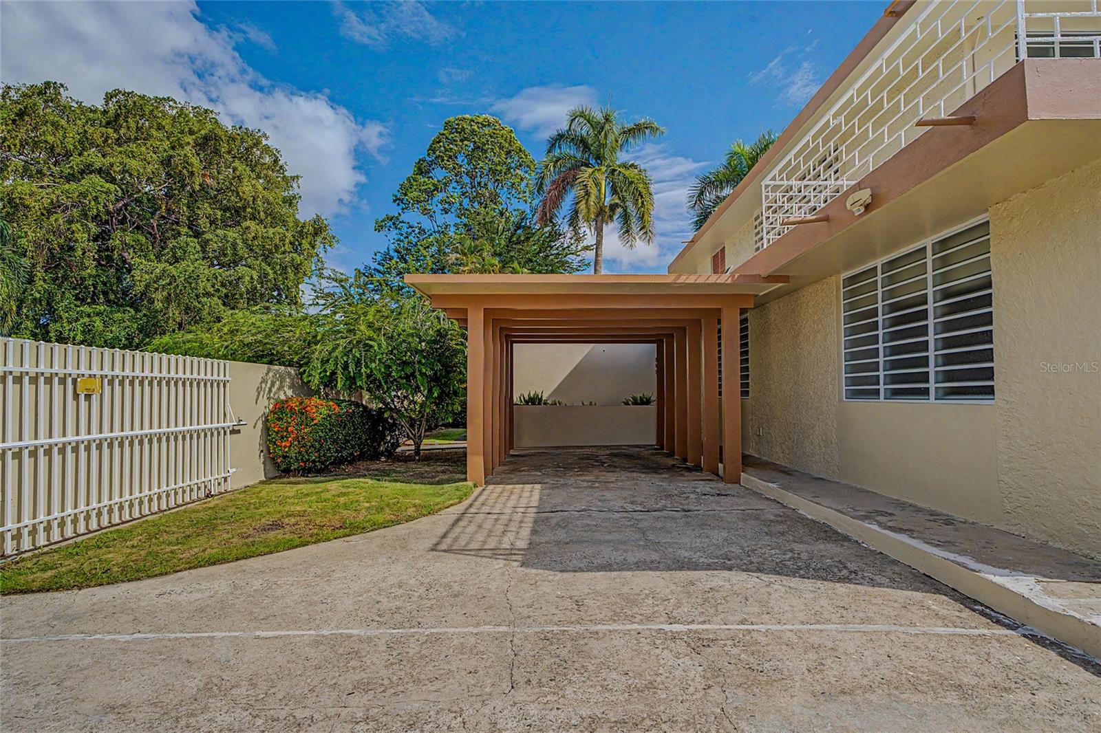 URB UNIVERSITY GARDENS - Residential