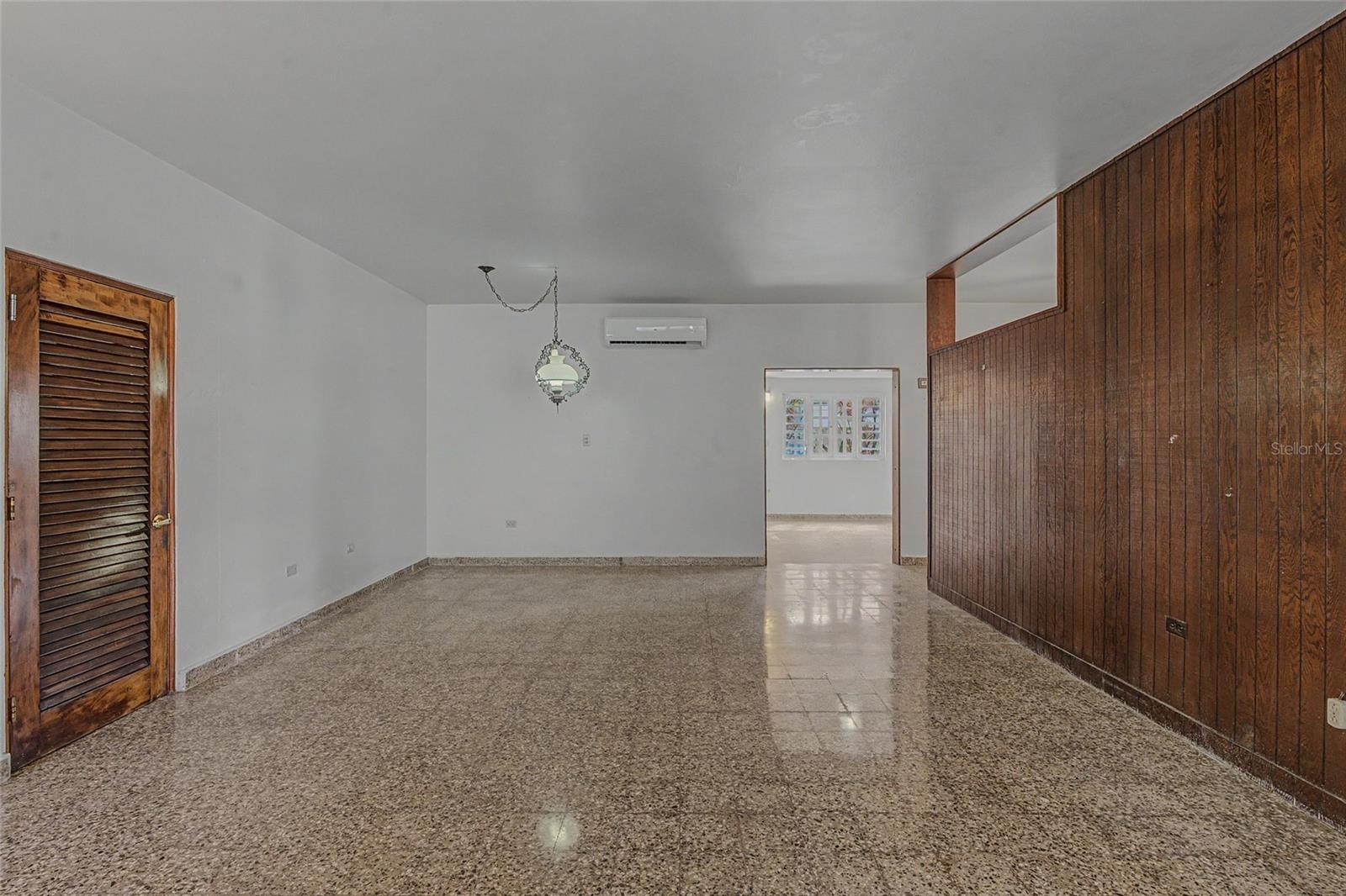 URB UNIVERSITY GARDENS - Residential