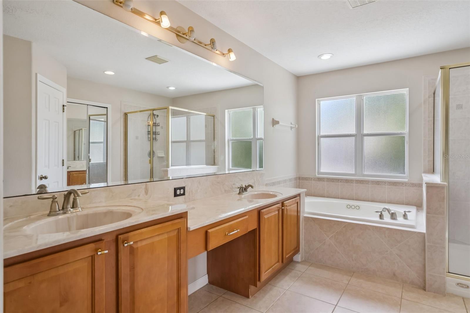 GLADES/SYLVAN LAKE PH 02 - Residential Lease