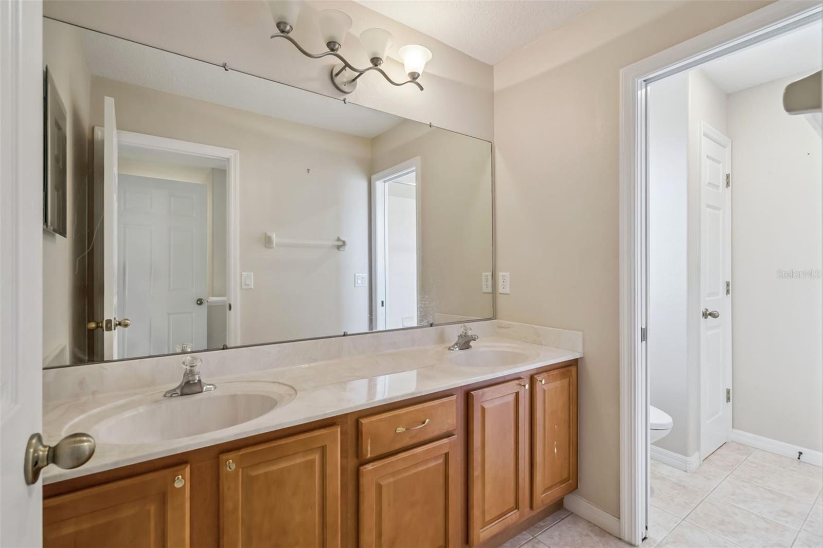 GLADES/SYLVAN LAKE PH 02 - Residential Lease