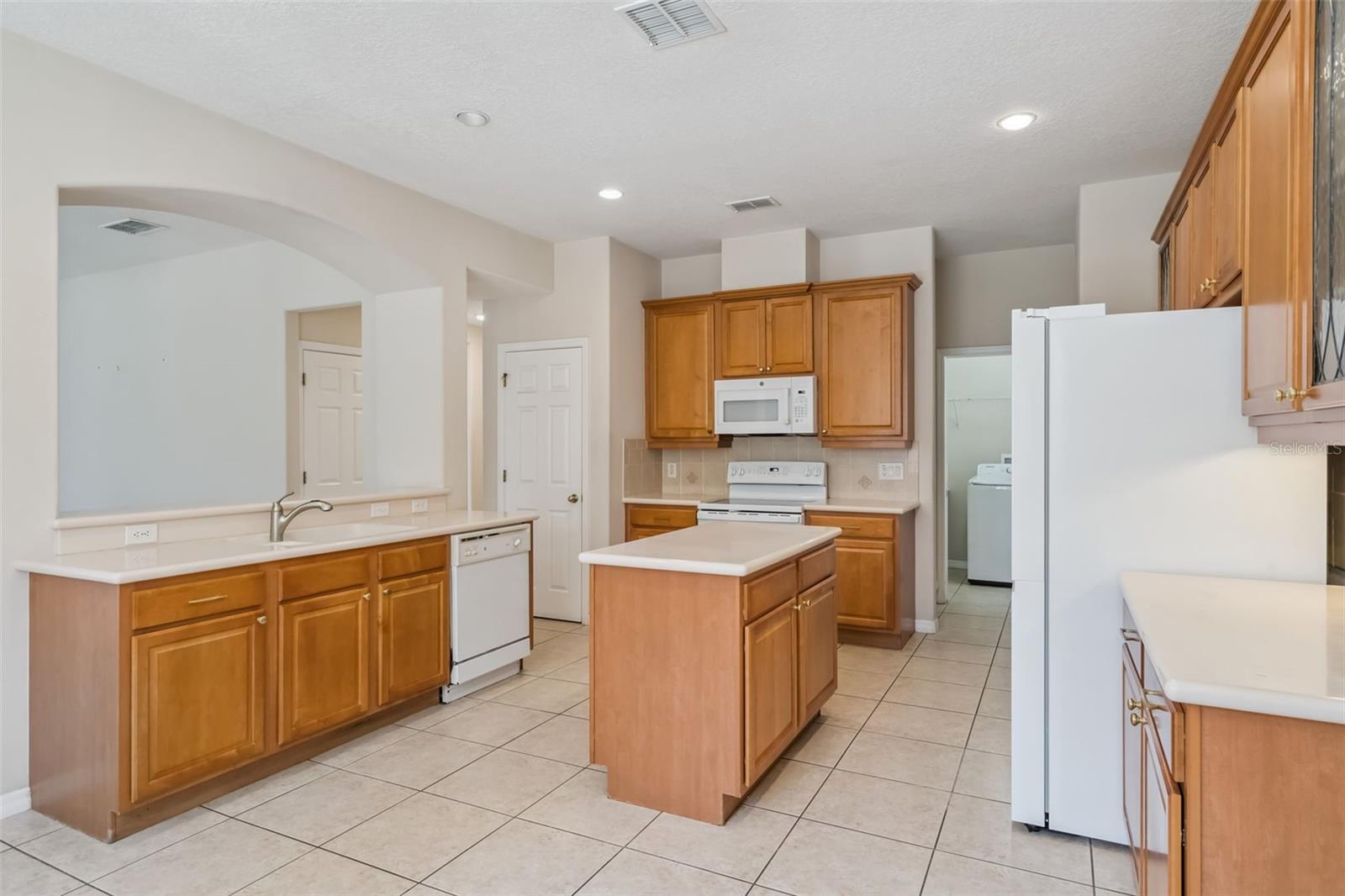GLADES/SYLVAN LAKE PH 02 - Residential Lease