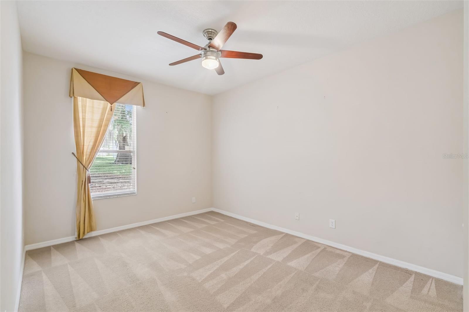 GLADES/SYLVAN LAKE PH 02 - Residential Lease
