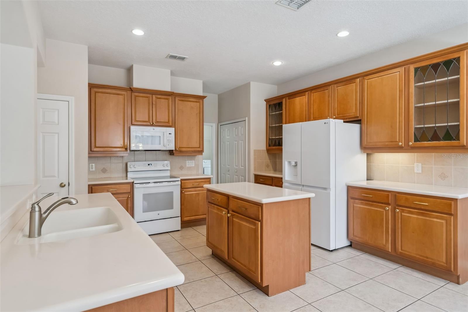 GLADES/SYLVAN LAKE PH 02 - Residential Lease