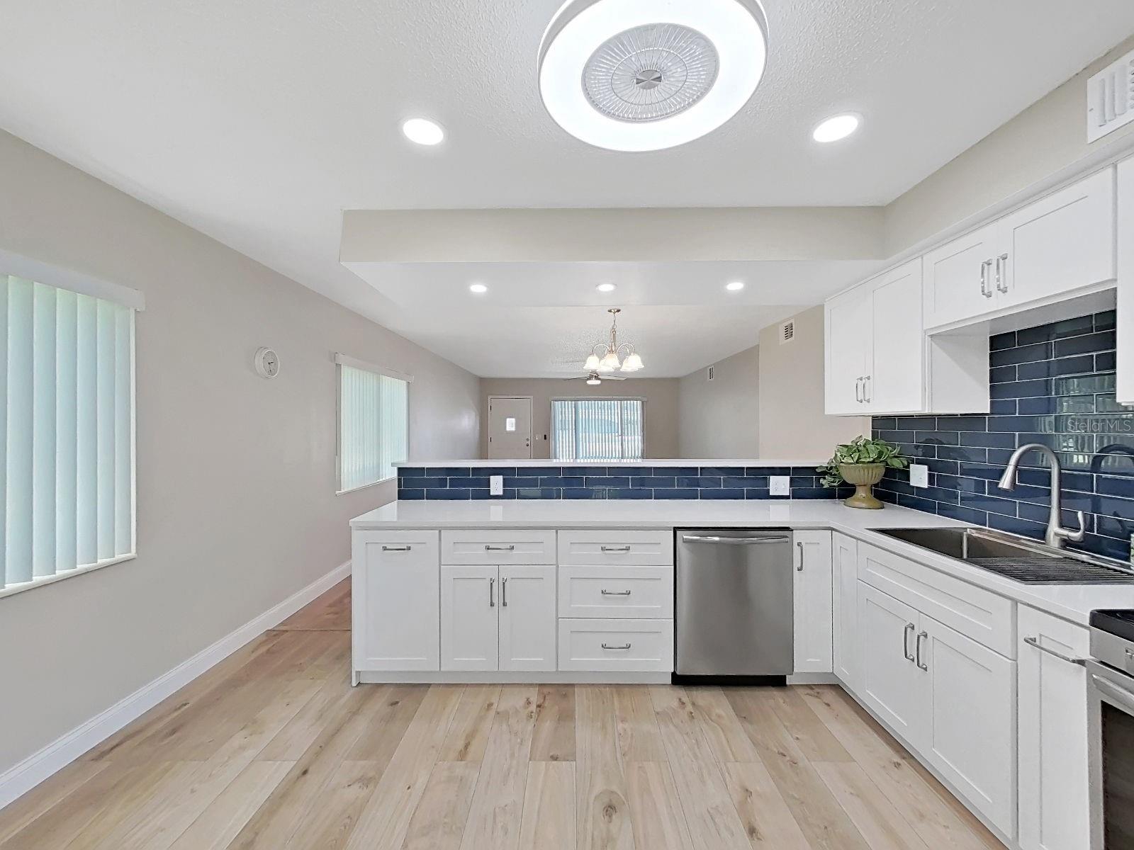 ON TOP OF THE WORLD - Residential