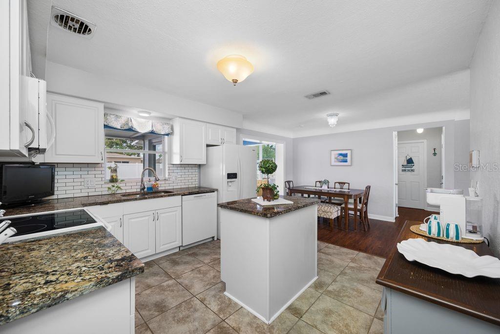 TERESA GARDENS - Residential
