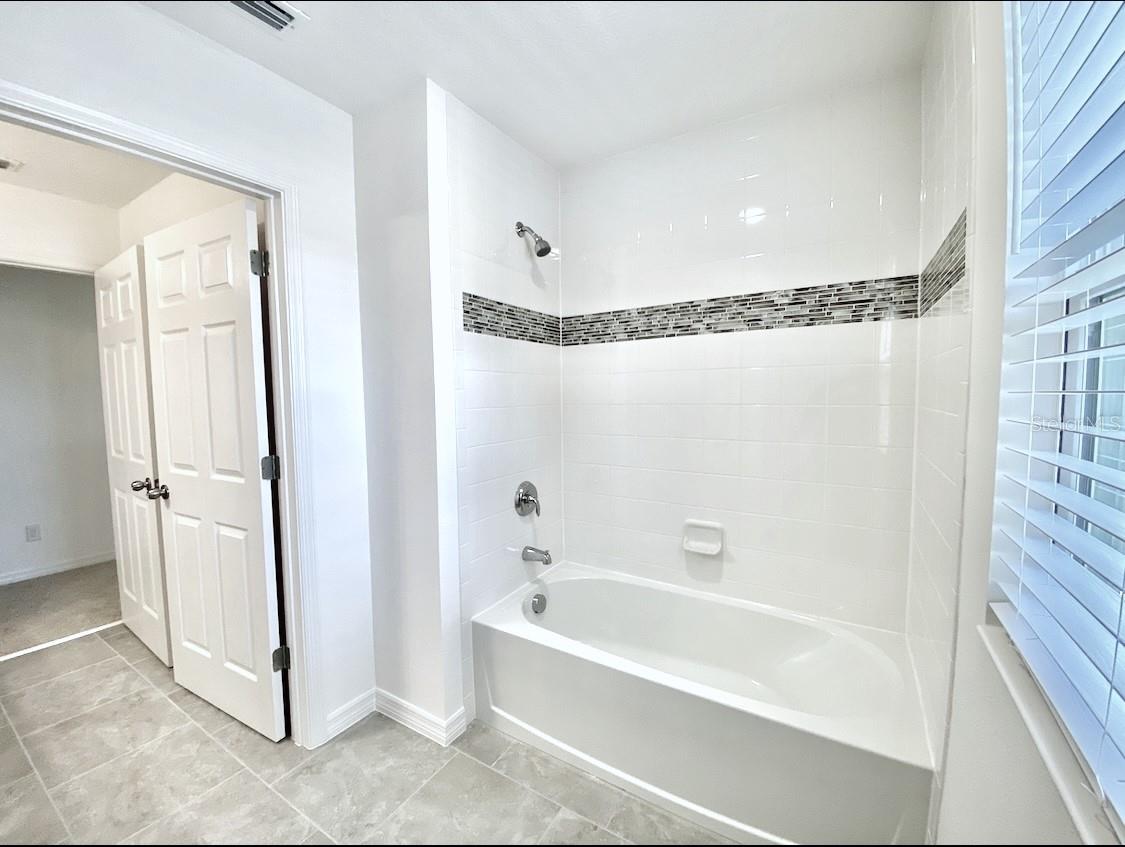DAVENPORT ESTATES PHASE 2 - Residential Lease