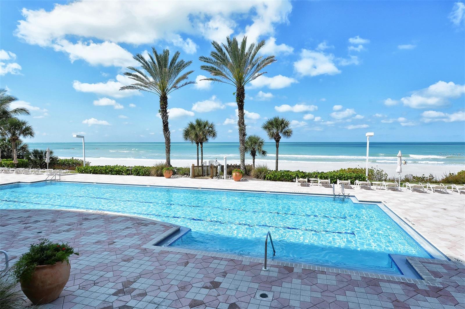 L ELEGANCE ON LIDO BEACH - Residential