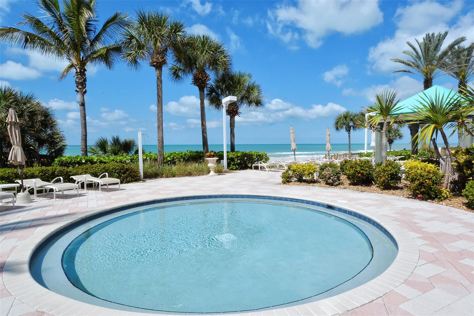 L ELEGANCE ON LIDO BEACH - Residential
