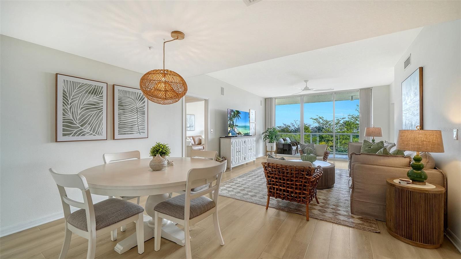 L ELEGANCE ON LIDO BEACH - Residential