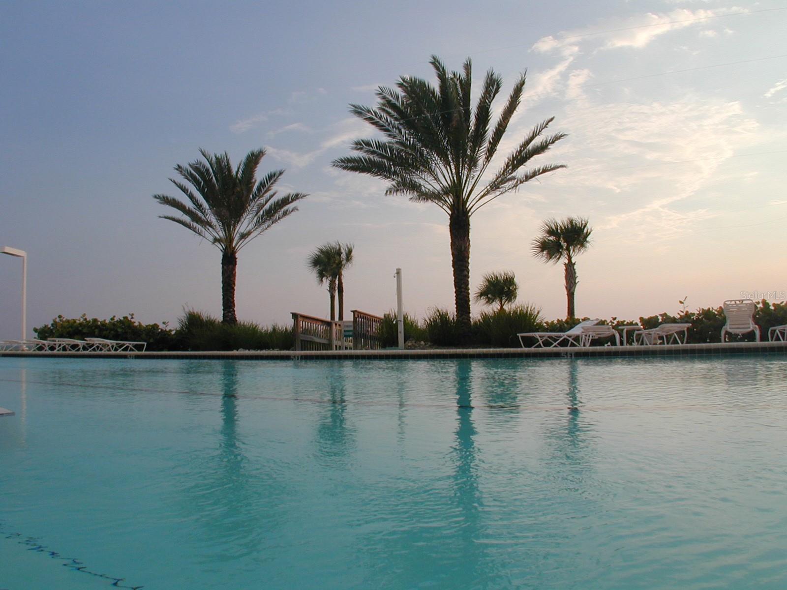 L ELEGANCE ON LIDO BEACH - Residential
