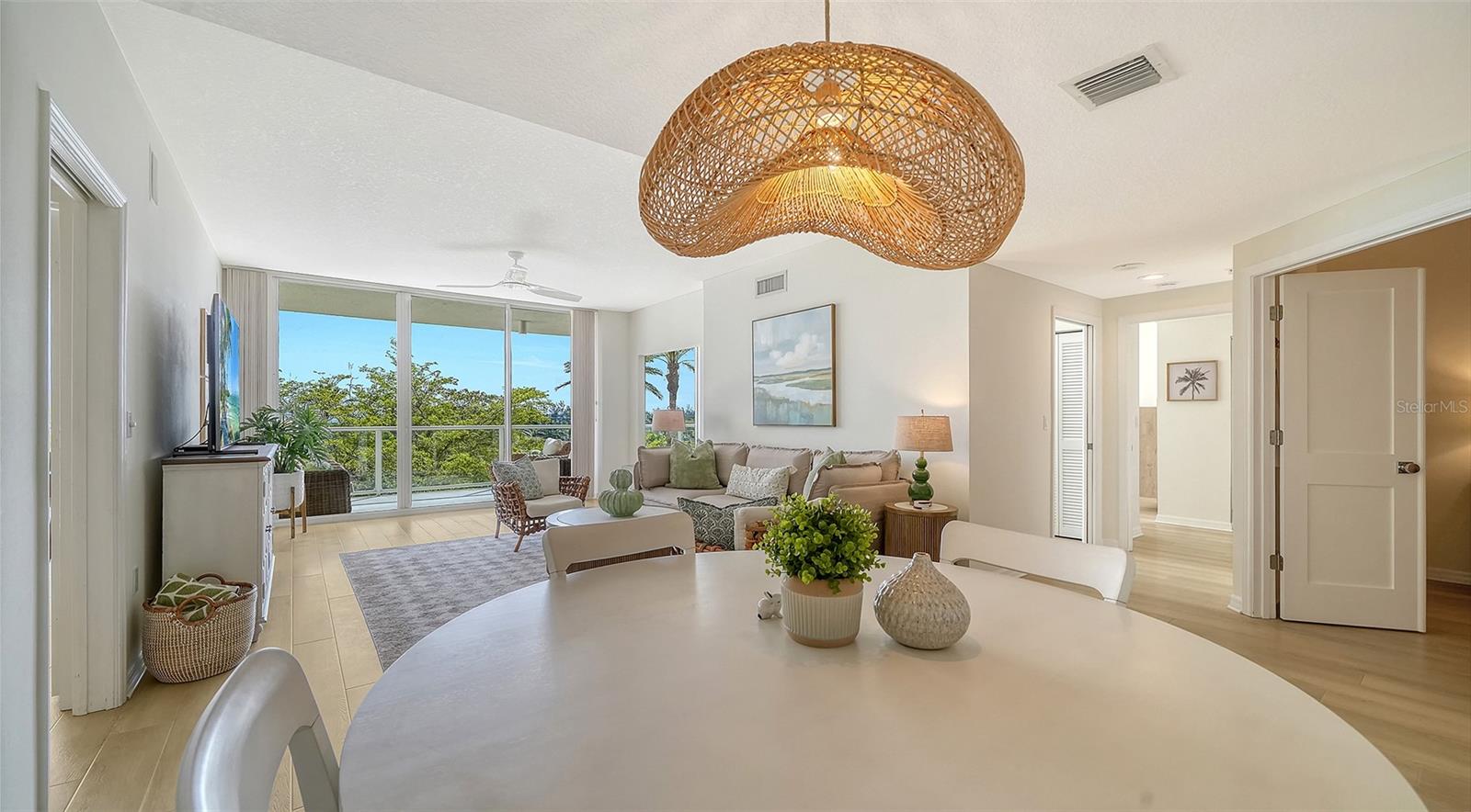L ELEGANCE ON LIDO BEACH - Residential