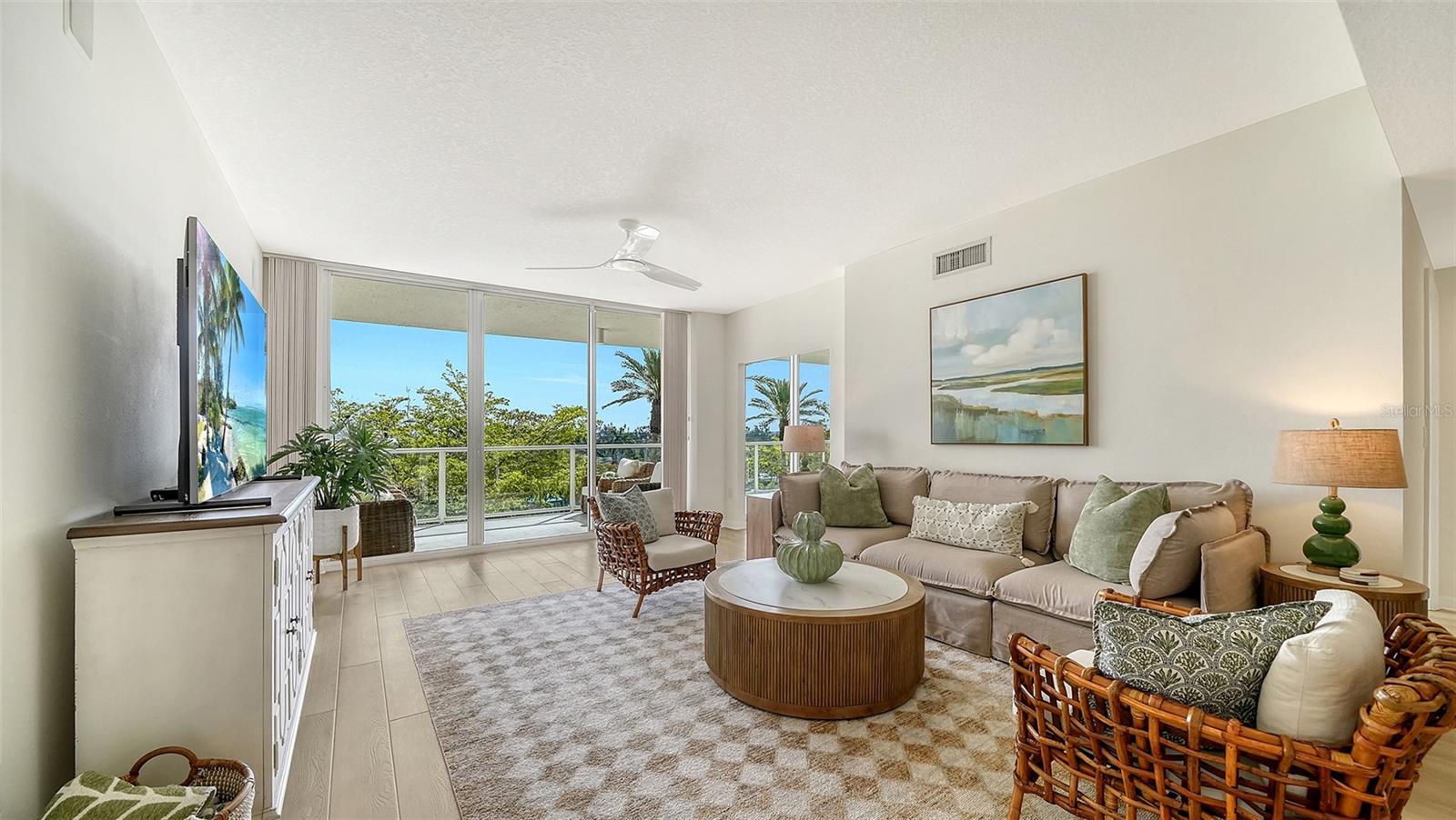 L ELEGANCE ON LIDO BEACH - Residential